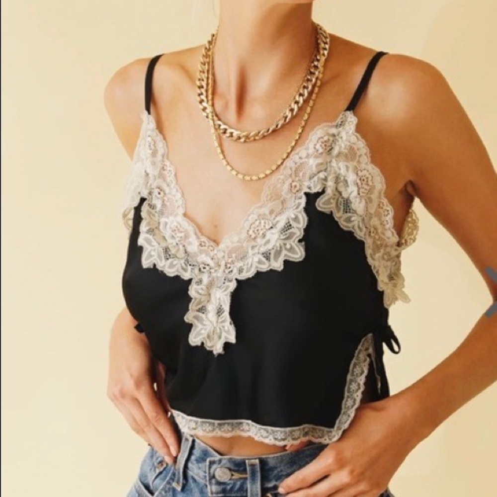Vrg girl 90’s classic lace cami